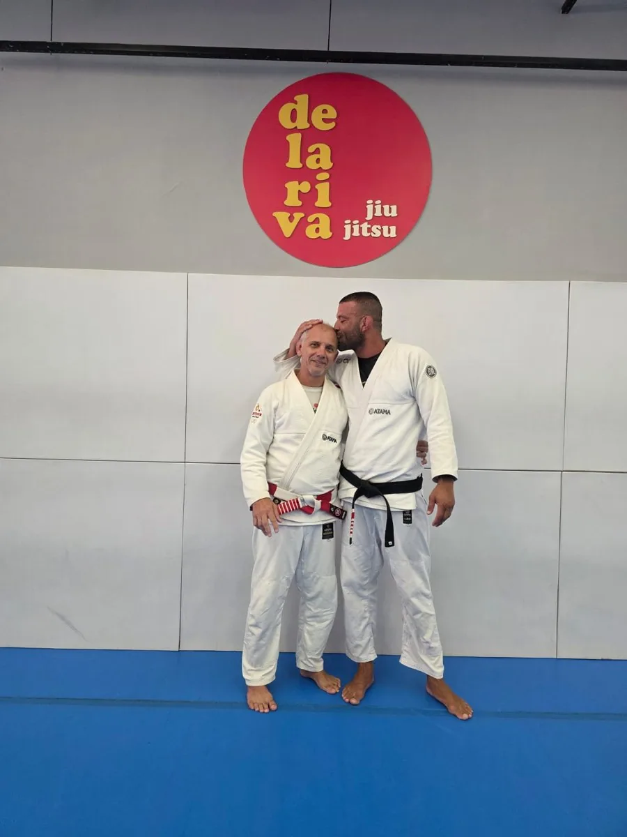 Mestre Magrão e o Mestre Ricardo De La Riva na academia De La Riva Jiu-Jitsu